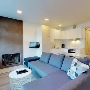  Holiday home Lakefront Oasis By Harmony Canada